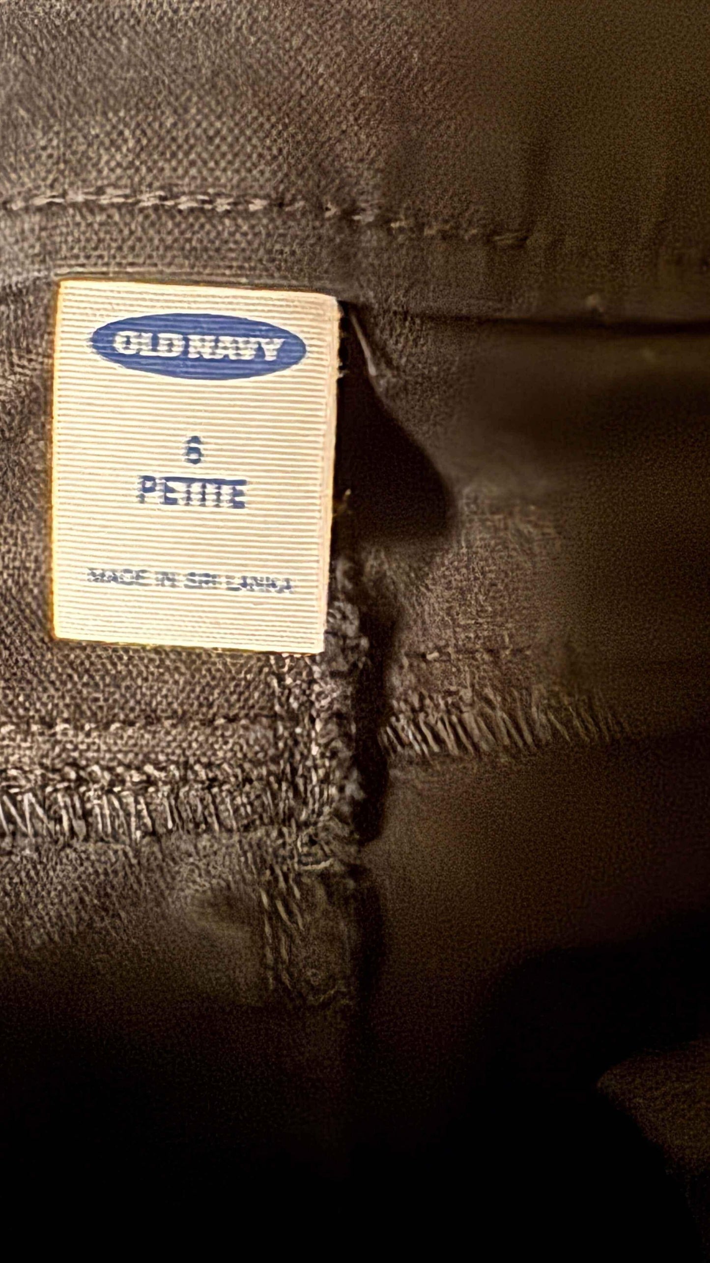 Old Navy Chinos Size 6 Petite in Blackish-Blue Color