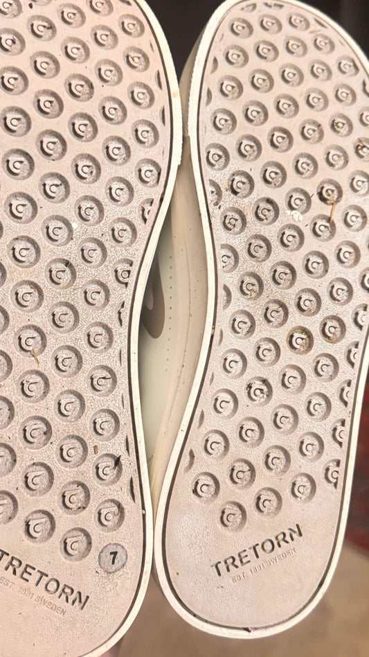 Tretorn White Beige Sneakers Size 7 - Stylish and Comfortable Footwear for Any Occasion