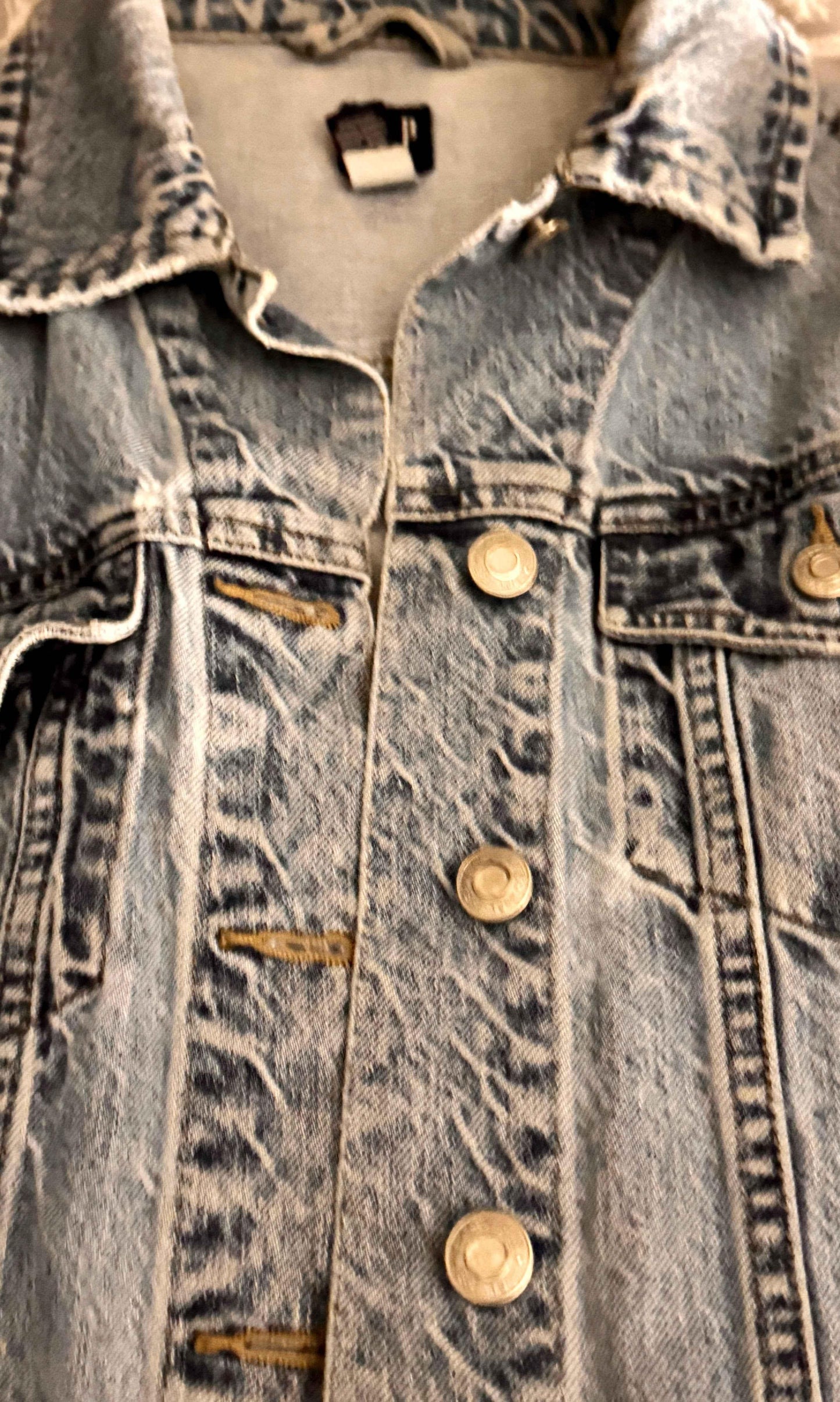 Gap Denim Jacket Petite - Trendy Casual Jacket for Every Occasion