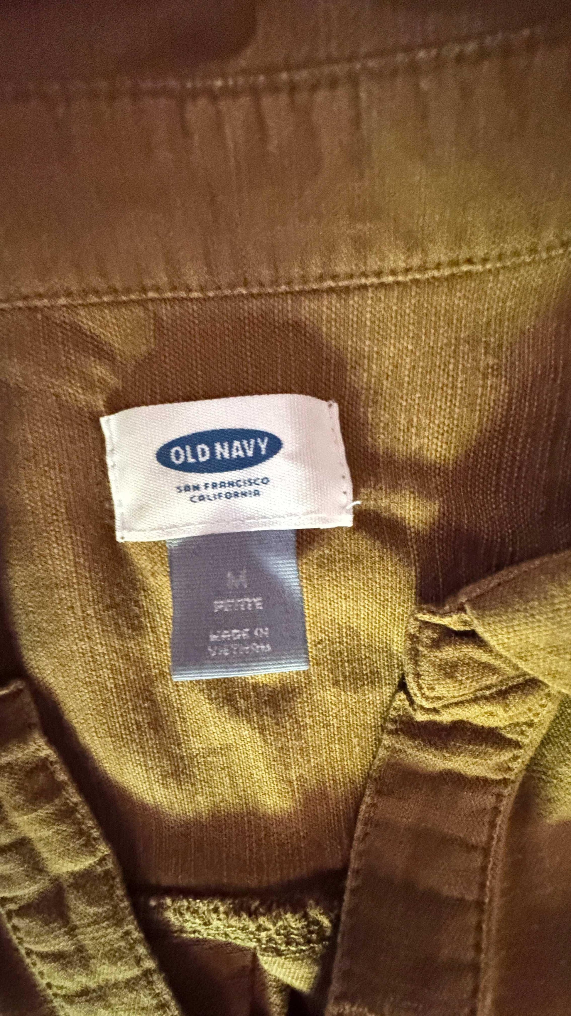 Old Navy medium jumper closeup showing brand tag on brown fabric