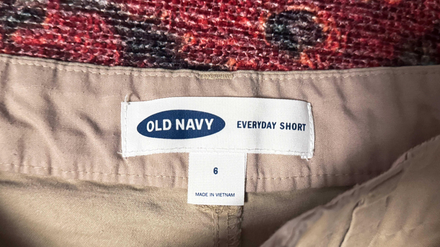 Old Navy Everyday Short size 6 petite chinos clothing tag on beige fabric