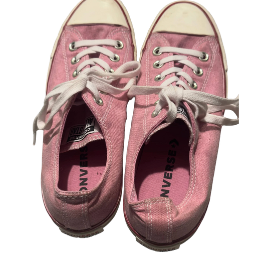 Chuck Taylor All Star Women's Low Top, size 7