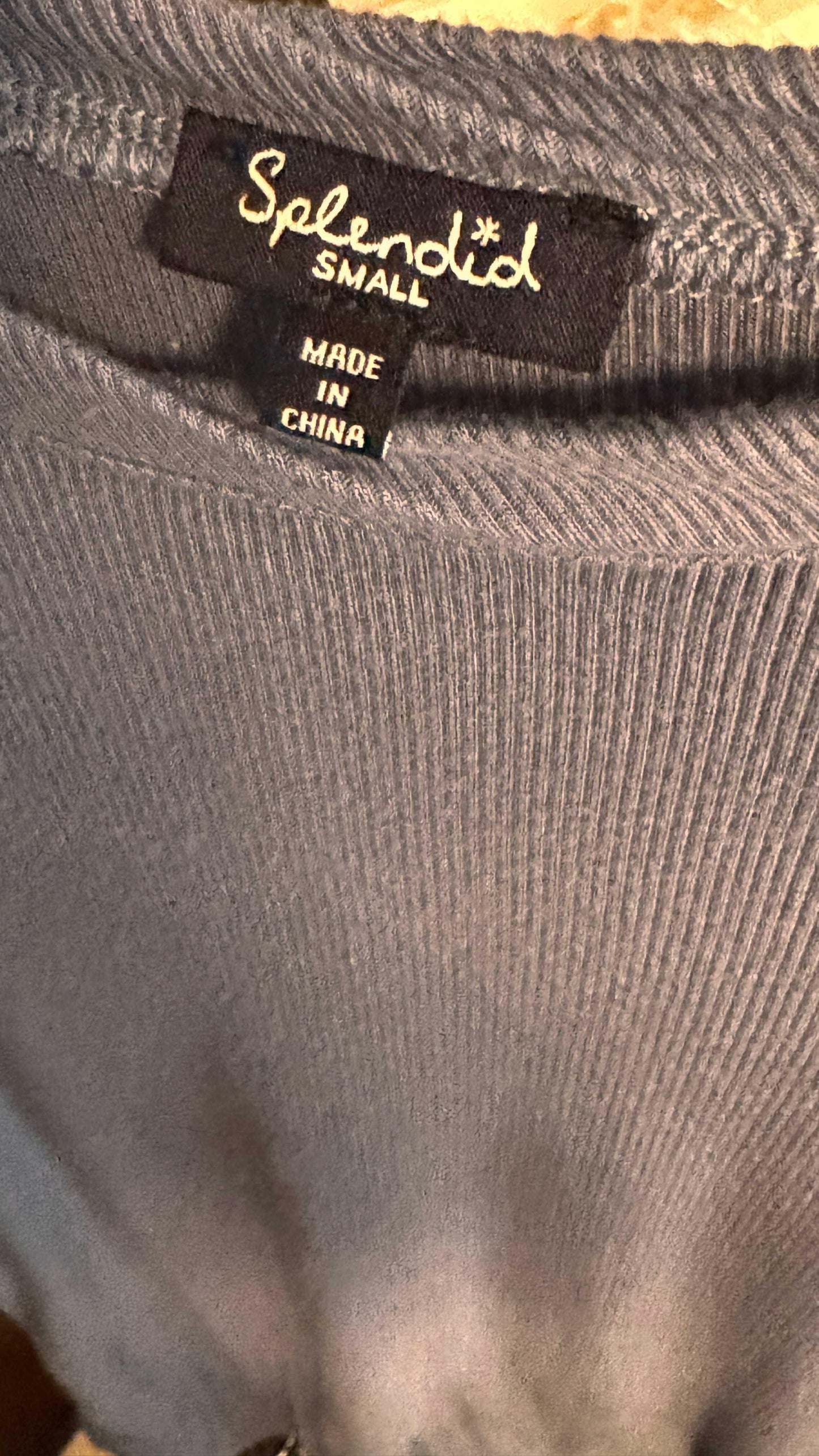 Splendid ribbed knit top in gray, size small, made in China, close-up of label