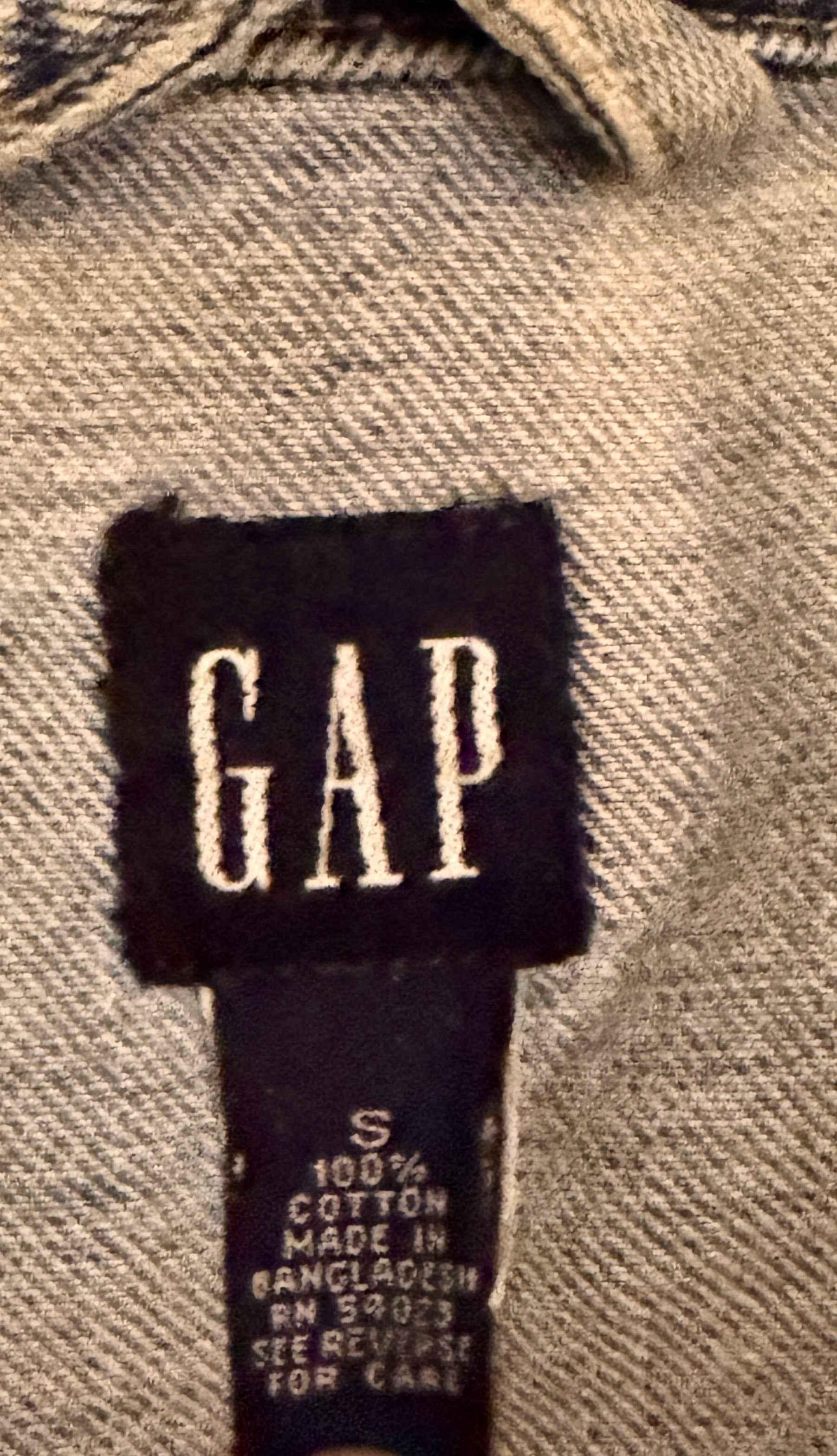 Gap Denim Jacket Petite - Trendy Casual Jacket for Every Occasion