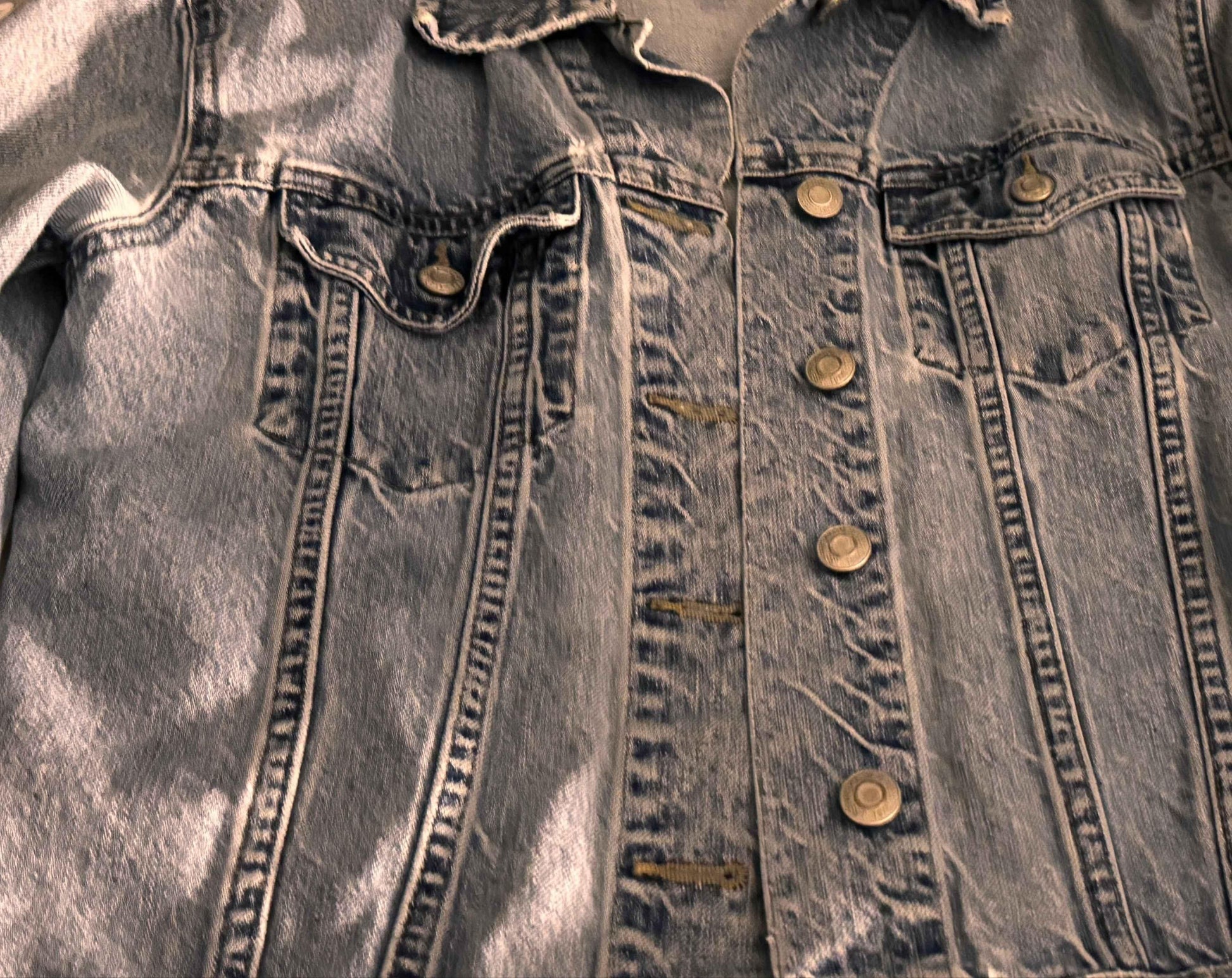 Gap Denim Jacket Petite - Trendy Casual Jacket for Every Occasion