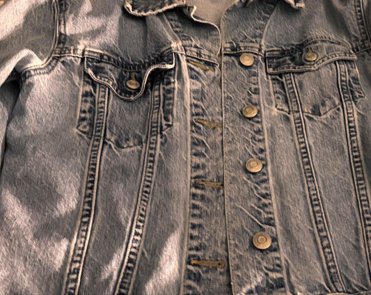 Gap Denim Jacket Petite - Trendy Casual Jacket for Every Occasion