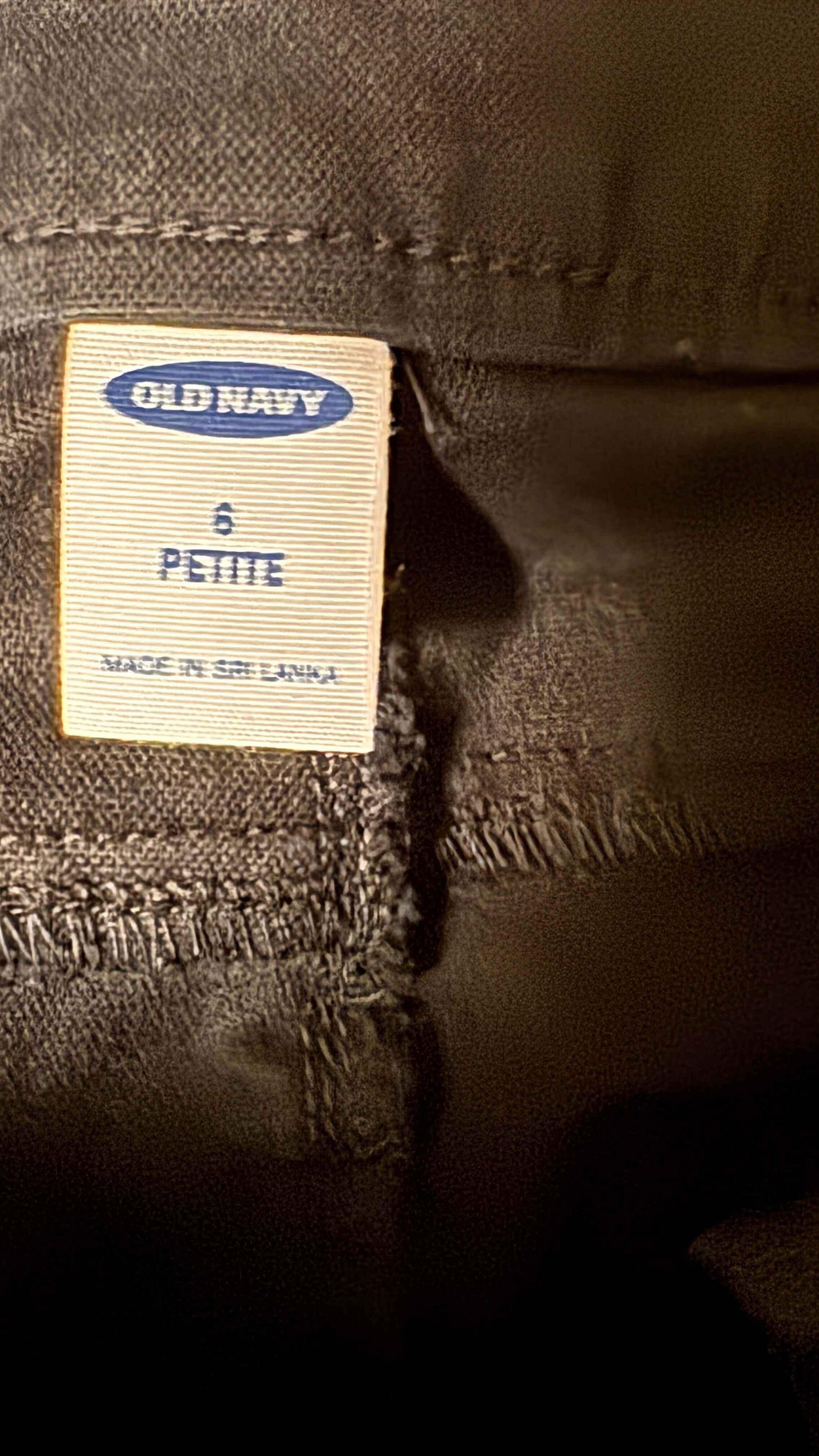 Old Navy Chinos Size 6 Petite in Blackish-Blue Color